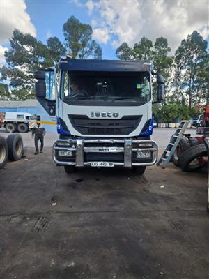 2021 IVECO 430 horse truck for sale