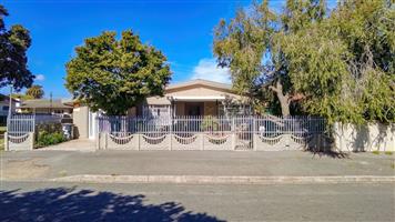 House For Sale in Van Der Stel
