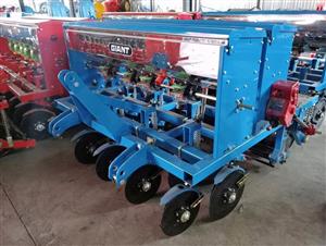 Fine seed planter