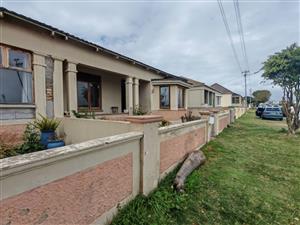 Excellent Investment or Dual Living Opportunity! Two houses on one erf!