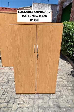 GOOD QUALITY LOCKABLE OFFICE FILING STORAGE CUPBOARD