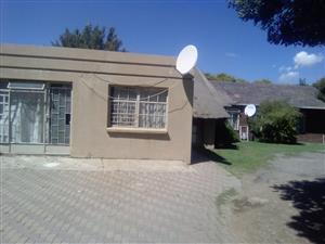 1 Bedroom flat to let in Secunda with prepaid electricity 