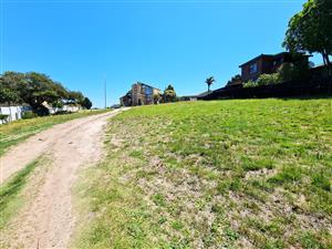 Large Vacant Stand in Aston Bay, Jeffreys Bay