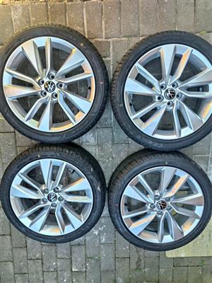17inch VW Polo TSi/Vivo/T-Cross original mags with brand new 205/45/17 tyres set