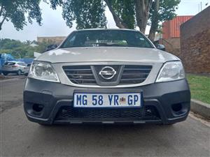 2012 Nissan Np 200 1.6 Petrol, Manual White, 105000kms