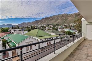 Cozy 1 Bedroom Apartment for sale in the heart of Gordons Bay