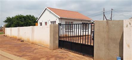 House For Sale in Moleleki