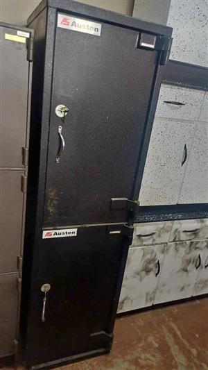 Austen 2bdoor safe with keys