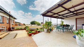 Starting to bid from R999,000! Non-Distressed Live Luxury Auction!