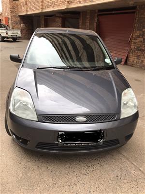 Selling 2005 Ford Fiesta with full service history with dealership 