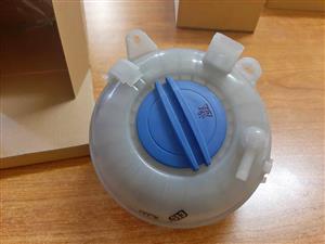 AUDI, A3, S3, Q2, GOLF 7, TOURAN,TIGUAN ETC WATER BOTTLE. BRAND NEW. FOR VARIOUS OTHER CARS TOO.