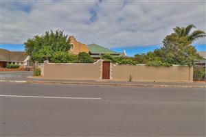 House For Sale in Strand North
