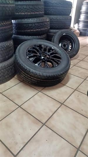 18inch Ford Stormtrack/Thunder original mag with new 265/60/18 Continental to use for spare