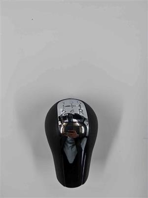 BRAND NEW TOYOTA 5 SPEED GEAR KNOB WILL WORK ON COROLLA-RUNX 2005-2008 AND HILUX