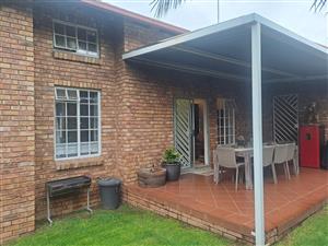Townhouse For Sale in Highveld