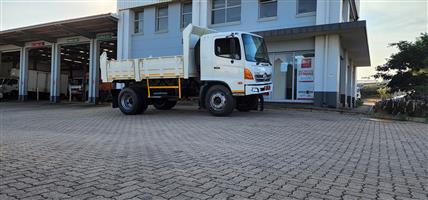 PRE-OWNED Hino 500 1326 Tipper 6m3