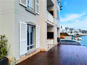 Perfect location on the canal