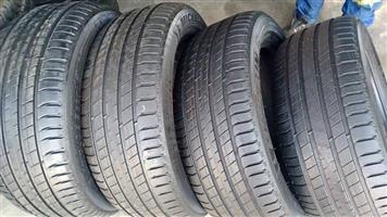 4 X 235/55/19 Michelin SUV tyres with sufficient thread 