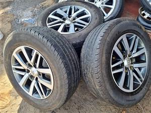Toyota Hilux Gd6 original alloy mags size 18+tyres continental 265/60/18