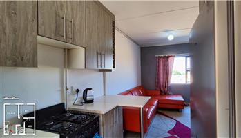 Neat 2 Bedroom Apartment in a Safe, Secure Complex – Ideal for Investors or First Time Buyers