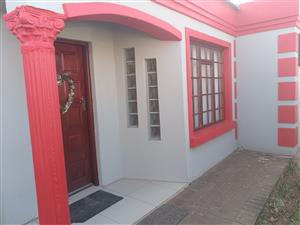 3 Bedrooms, 3 Lounges pure elegant masterpiece in Mandela View, Eden Park