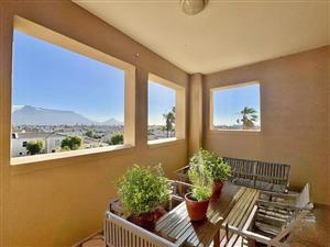 Spacious Apartment with Iconic Table Mountain Views