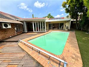 Luxurious, Fully-Equipped Family Home on a Generous Stand with Exceptional Entertainment.