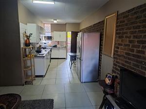 Apartment For Sale in Silverton