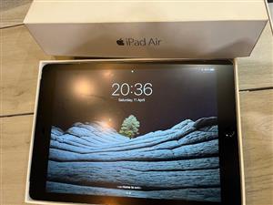 I PAD AIR 2 64GB CELLULAR VERY CLEAN STRONG BATTERY LIFE HARDLY USED   R1999 FRE
