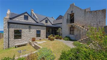 Seaside Sanctuary – Architecturally Designed Haven with Breathtaking Views!