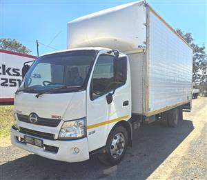 T909- HINO 300-815 LWB VANBODY TRUCK