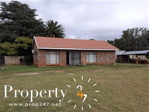INVETSMENT PROPERTY FOR SALE WITH A 3 BEDROOM HOUSE IN FOCHVILLE