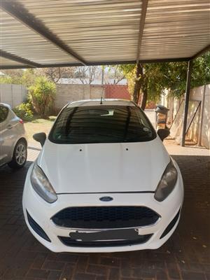 2017 Ford Fiesta 5-Door Hatchback