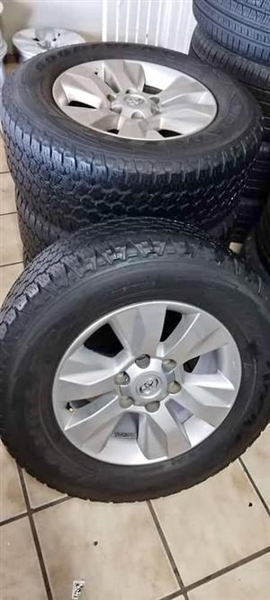 17" TOYOTA Hilux GD6 original mags with GOOD used 265/65/17 GooDyear Wrangler A/T set 