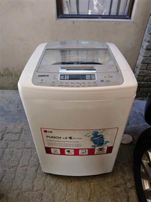 LG 14 KG TOPLOADER WASHING MACHINE VERY GOOD CONDITION WORKING PERFECTLY DELIVERY CAN BE ARRANGED
