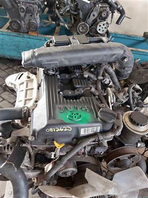 TOYOTA HILUX 2.0 VVTI 1TR ENGINE FOR SALE )