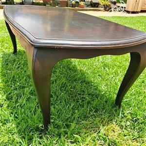 Ornate Coffee Table  Dimensions: 100CMX45CMX38CM GARDEN MARKET PLACE  NO 1 Gardens Road. HILLCR