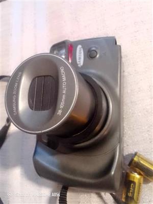 Vintage|Antique SAMSUNG AF 105s 35mm Automatic Film Camera