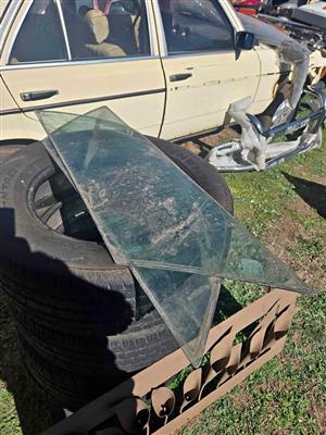 FORD CORTINA MK 4 STATION WAGON GLASS. 