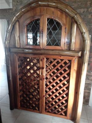 Wine cabinet 