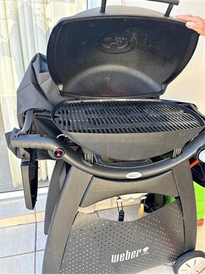 Weber Gas braai Q3000 with cover and bottle of gas.