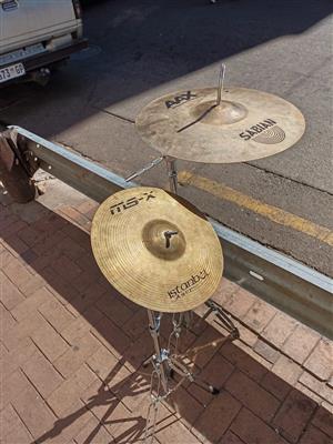 Boom elbow cymbal stands and drum cymbals