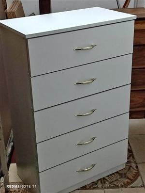 Brand new 4 drawer chest of drawers 