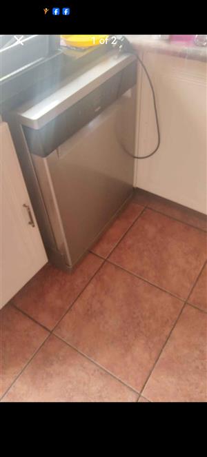 Whirlpool dishwasher For sale excellent condition rietfontein pretoria
