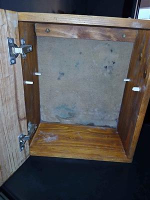 Badkamer kassie urgent sale must go