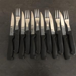 Steak Knives & Forks. 6 units each p/set.