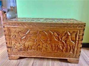 Hand carved kist