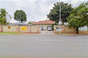 Unlock Success – High-Traffic Commercial Gem in Prime Location