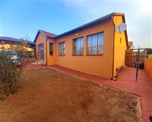 House For Sale in Mahube Valley