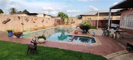Full of potential 3 bedroom with pool and one bedroom flatlet, Brenthurst, Brakpan